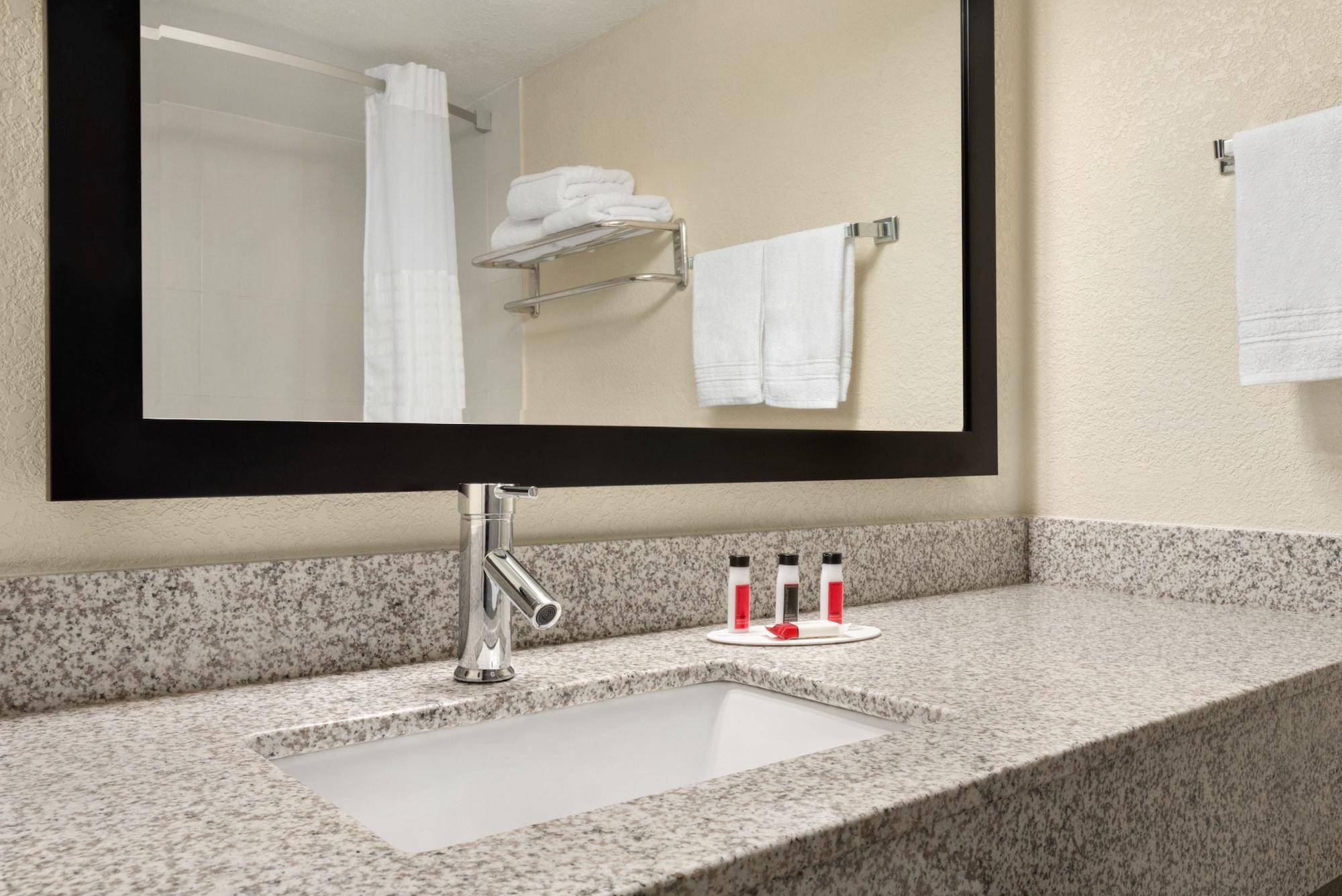 Super 8 By Wyndham Des Moines Hotel Bagian luar foto