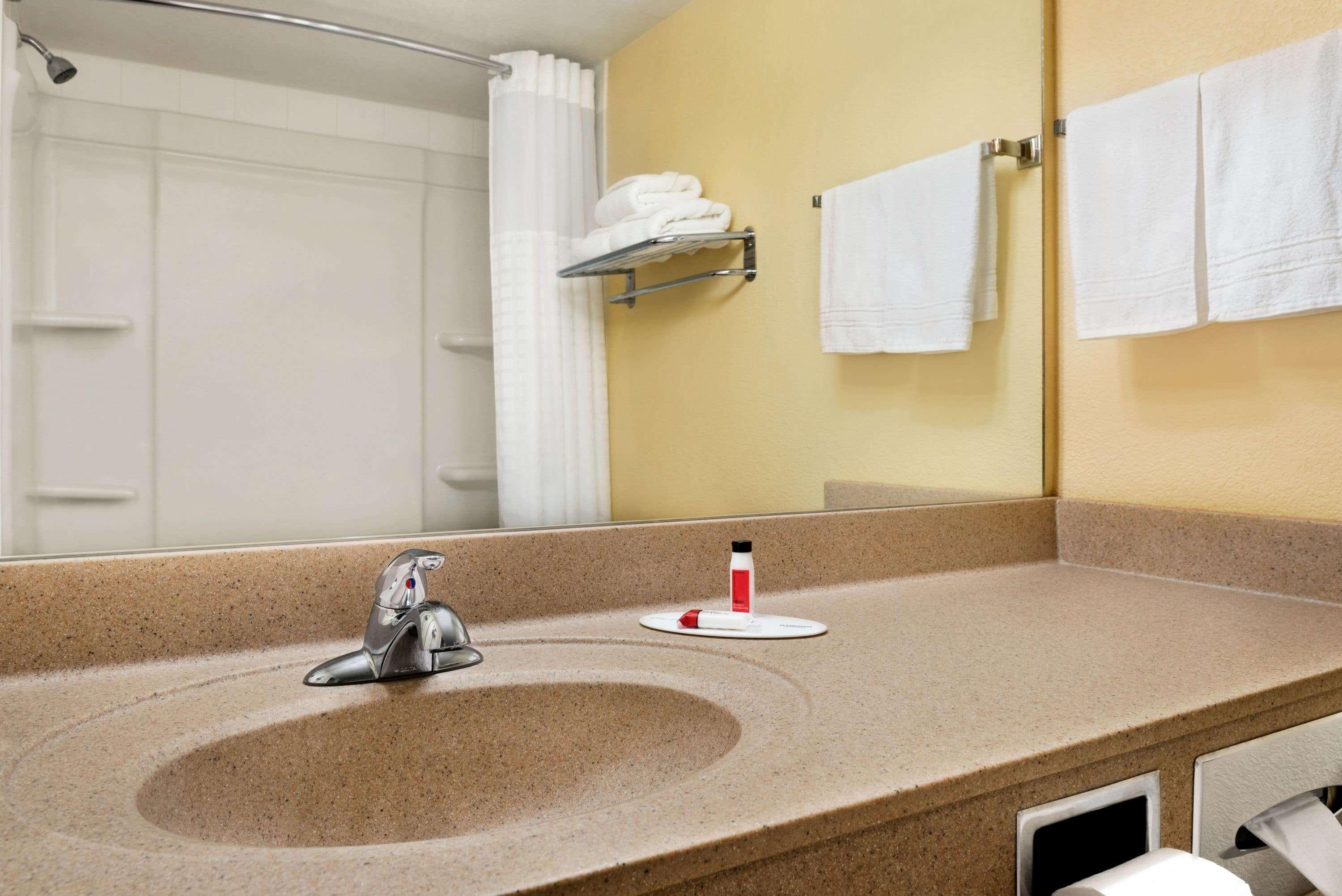 Super 8 By Wyndham Des Moines Hotel Bagian luar foto