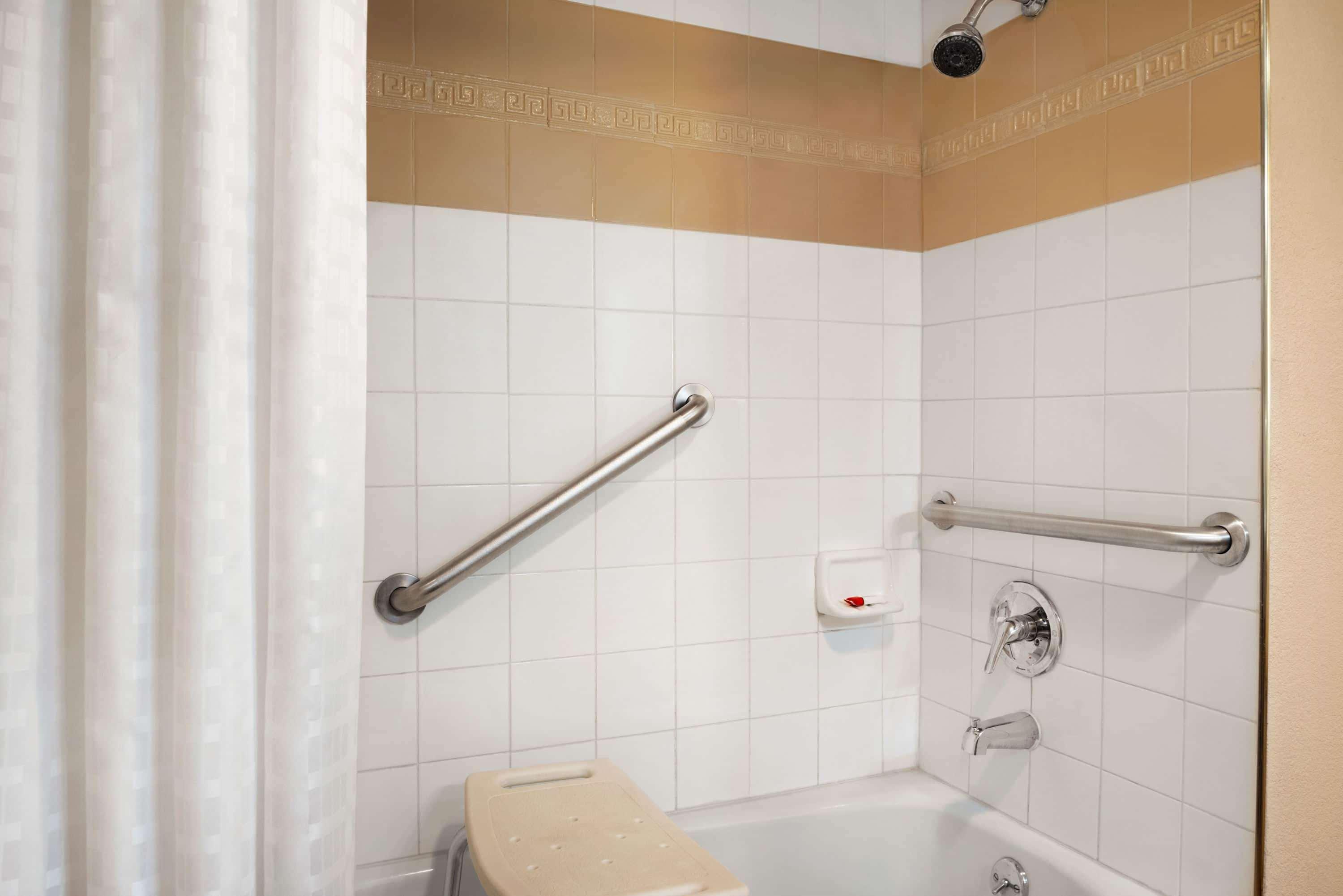 Super 8 By Wyndham Des Moines Hotel Bagian luar foto