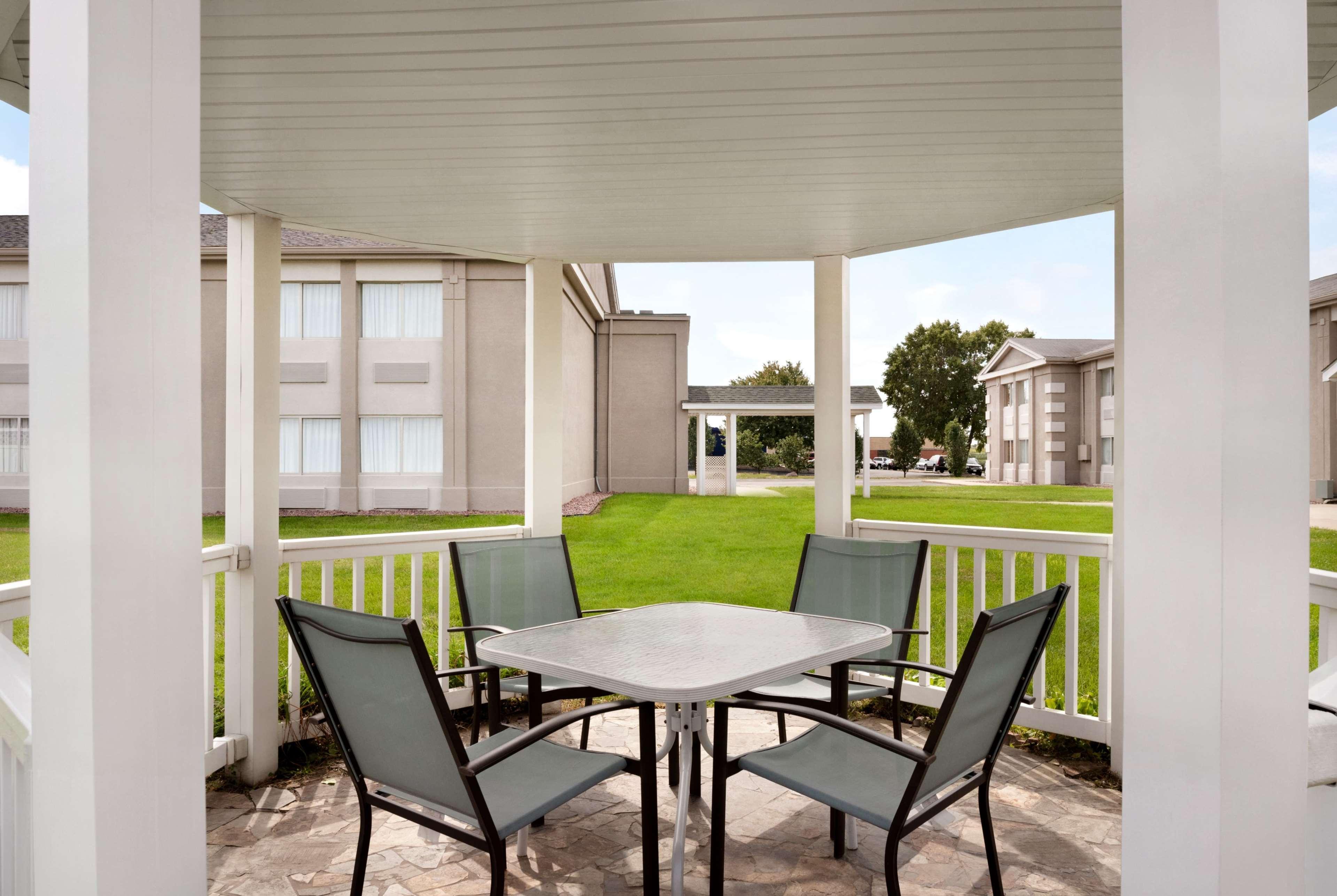 Super 8 By Wyndham Des Moines Hotel Bagian luar foto