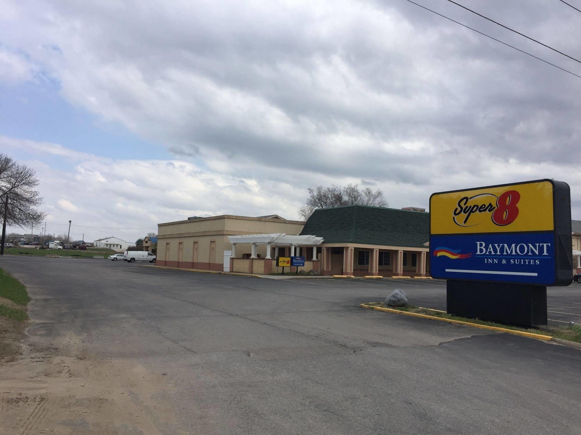 Super 8 By Wyndham Des Moines Hotel Bagian luar foto
